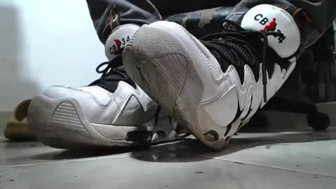 Snapshot of srfindomfeet_ chatting on May 3, 7:42 pm sr master cum its my old account online show from May 3, 7:42 pm