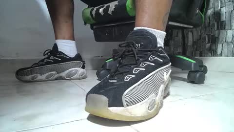 Snapshot of srfindomfeet_ chatting on June 7, 2:59 am sr master cum its my old account online show from June 7, 2:59 am