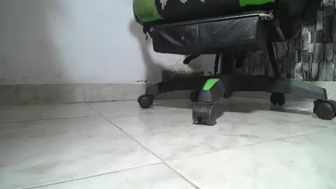 Snapshot of srfindomfeet_ chatting on June 8, 1:28 am sr master cum its my old account online show from June 8, 1:28 am