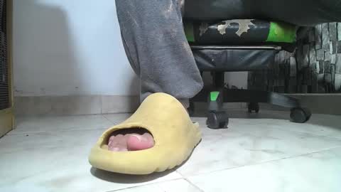 Snapshot of srfindomfeet_ chatting on June 9, 5:08 am sr master cum its my old account online show from June 9, 5:08 am