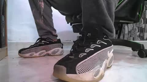 Snapshot of srfindomfeet_ chatting on June 9, 7:25 pm sr master cum its my old account online show from June 9, 7:25 pm
