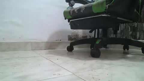 Snapshot of srfindomfeet_ chatting on June 14, 7:05 pm sr master cum its my old account online show from June 14, 7:05 pm