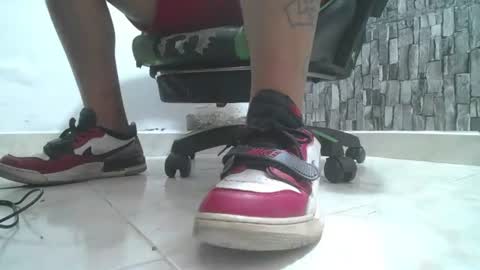 sr master cum its my old account online show from July 27, 8:05 pm