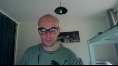 Snapshot of ssenzo chatting on December 7, 12:45 pm ssenzo online show from December 7, 12:45 pm