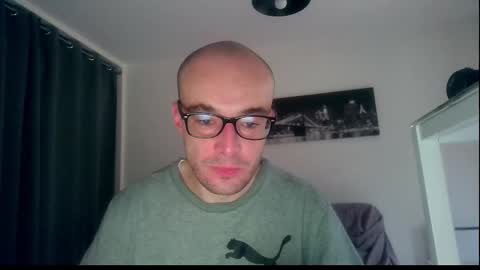 Snapshot of ssenzo chatting on December 23, 8:11 am ssenzo online show from December 23, 8:11 am