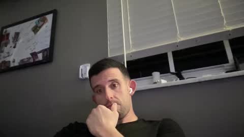 Snapshot of st22fe69 chatting on December 29, 3:11 am Jose online show from December 29, 3:11 am