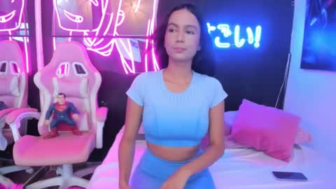 staarlightt online show from December 22, 7:55 pm