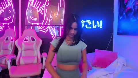 staarlightt online show from February 10, 12:15 am