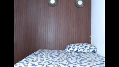 Snapshot of staceythekat chatting on December 17, 2:06 am staceythekat online show from December 17, 2:06 am