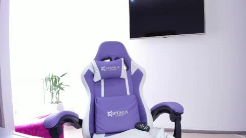 Snapshot of stacy_malibu1 chatting on April 16, 3:46 pm TWstacymalibu110 online show from April 16, 3:46 pm