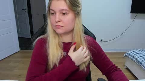 Snapshot of stacy_miraclee chatting on December 1, 7:03 pm Stacy online show from December 1, 7:03 pm