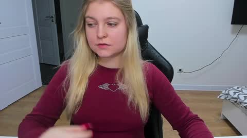 Snapshot of stacy_miraclee chatting on December 10, 4:38 pm Stacy online show from December 10, 4:38 pm