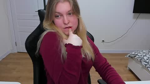 Snapshot of stacy_miraclee chatting on January 3, 7:07 pm Stacy online show from January 3, 7:07 pm