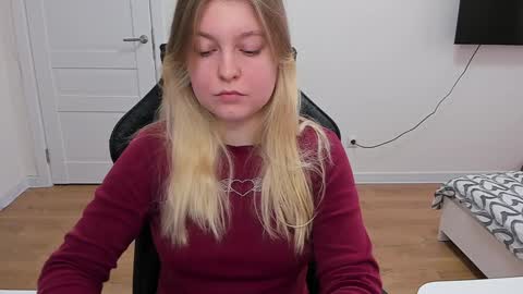 Snapshot of stacy_miraclee chatting on January 4, 10:49 am Stacy online show from January 4, 10:49 am