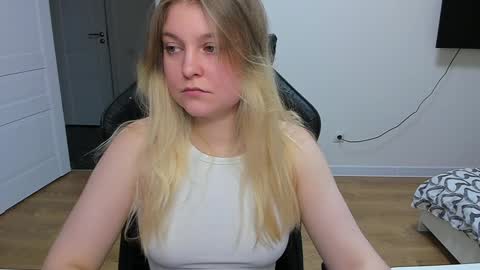 Snapshot of stacy_miraclee chatting on January 21, 4:37 pm Stacy online show from January 21, 4:37 pm
