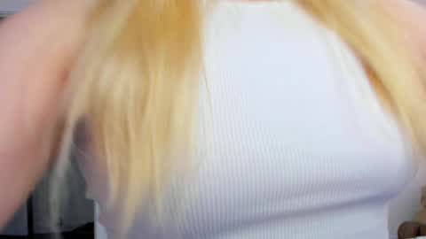 Snapshot of stacy_miraclee chatting on March 10, 12:37 pm Stacy online show from March 10, 12:37 pm