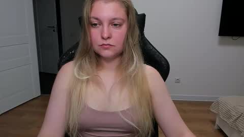 Snapshot of stacy_miraclee chatting on September 15, 4:18 pm Stacy online show from September 15, 4:18 pm