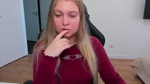 Snapshot of stacy_miraclee chatting on September 29, 9:58 am Stacy online show from September 29, 9:58 am