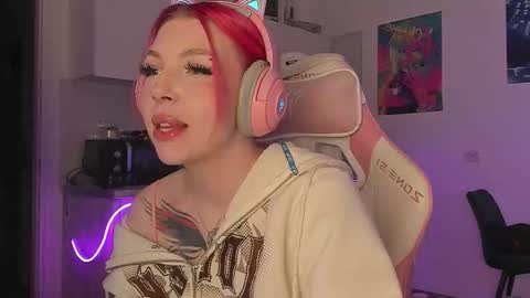 Snapshot of stacy_quinst chatting on February 17, 9:43 pm Stacy online show from February 17, 9:43 pm