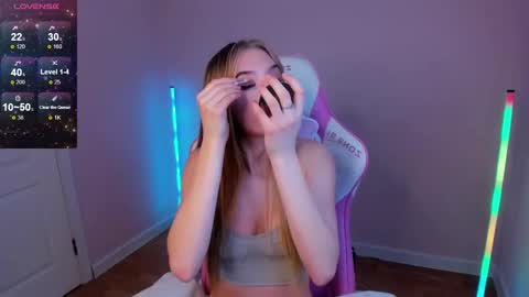 Snapshot of stacy_riiver chatting on January 31, 11:24 am Stacy Mon Tue Wed Thu Fri Sun GMT GMT 3 1000am - 0400pm online show from January 31, 11:24 am