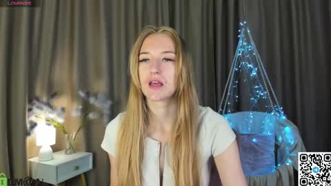 Snapshot of stacy_riiver chatting on September 30, 7:35 am Stacy Mon Tue Wed Thu Fri Sun GMT GMT 3 1000am - 0400pm online show from September 30, 7:35 am