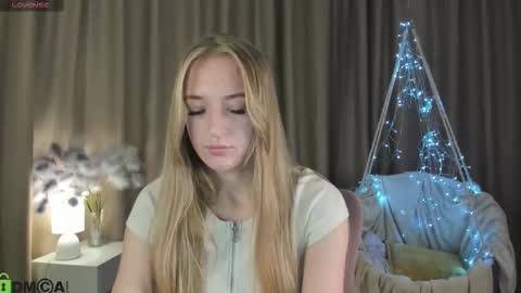 Snapshot of stacy_riiver chatting on October 9, 9:07 am Stacy Mon Tue Wed Thu Fri Sun GMT GMT 3 1000am - 0400pm online show from October 9, 9:07 am