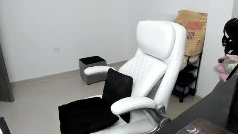 Snapshot of stacy_woods chatting on January 18, 4:48 am Zulma Yisset online show from January 18, 4:48 am