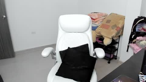 Snapshot of stacy_woods chatting on January 25, 4:45 am Zulma Yisset online show from January 25, 4:45 am