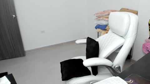 Snapshot of stacy_woods chatting on February 5, 2:19 am Zulma Yisset online show from February 5, 2:19 am