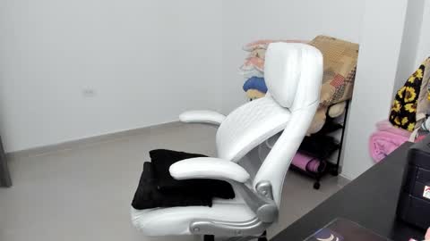 Snapshot of stacy_woods chatting on February 8, 4:57 am Zulma Yisset online show from February 8, 4:57 am