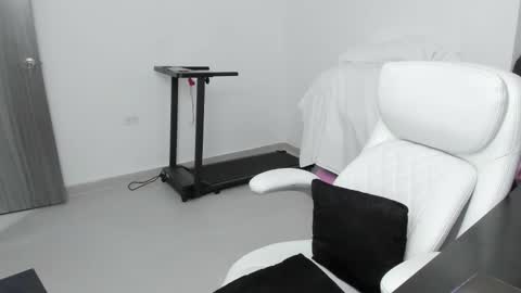 Snapshot of stacy_woods chatting on October 28, 2:04 am Zulma Yisset online show from October 28, 2:04 am