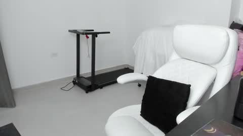 Snapshot of stacy_woods chatting on November 6, 2:23 am Zulma Yisset online show from November 6, 2:23 am