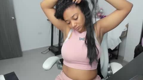 Snapshot of stacy_woods chatting on December 5, 2:20 am Zulma Yisset online show from December 5, 2:20 am