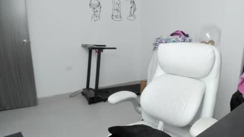 Zulma Yisset online show from June 13, 2:53 am