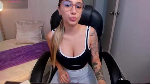 Snapshot of stacyconner chatting on November 27, 6:32 pm Stacy Conner online show from November 27, 6:32 pm