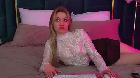 StacyEvances online show from February 6, 6:40 am