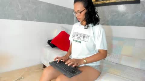 Snapshot of stacyfoxx_ chatting on July 6, 9:17 pm stacy fox online show from July 6, 9:17 pm
