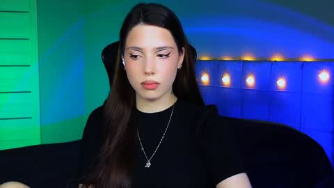 Snapshot of stacygonzales_ chatting on December 5, 7:05 am Bye bye dear See you on December 3st online show from December 5, 7:05 am