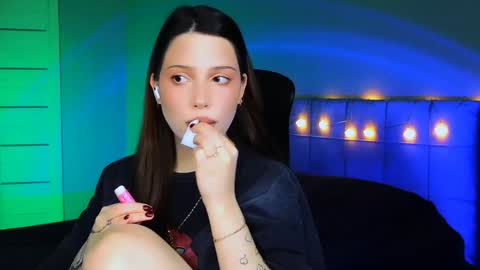 Snapshot of stacygonzales_ chatting on December 13, 6:31 am Bye bye dear See you on December 3st online show from December 13, 6:31 am