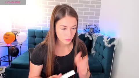 Snapshot of stacywells chatting on October 29, 1:30 am Stacy online show from October 29, 1:30 am