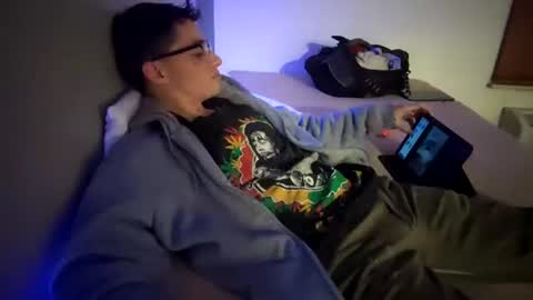 Snapshot of staightupdownbad chatting on November 25, 9:20 am Straightupdownbad online show from November 25, 9:20 am