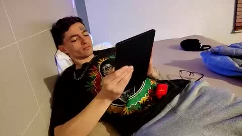 Snapshot of staightupdownbad chatting on November 27, 6:37 am Straightupdownbad online show from November 27, 6:37 am