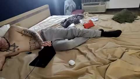 Snapshot of staightupdownbad chatting on December 5, 12:41 am Straightupdownbad online show from December 5, 12:41 am