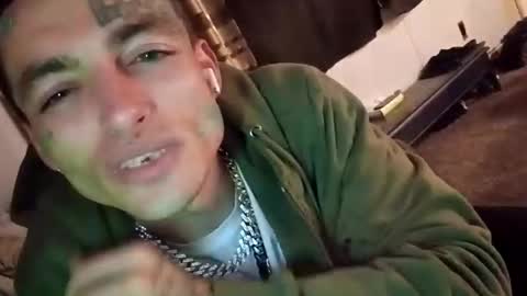 Snapshot of staightupdownbad chatting on April 3, 4:32 am Straightupdownbad online show from April 3, 4:32 am