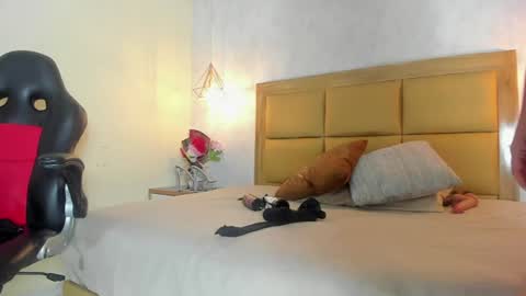 KEIMI  online show from June 11, 3:48 am