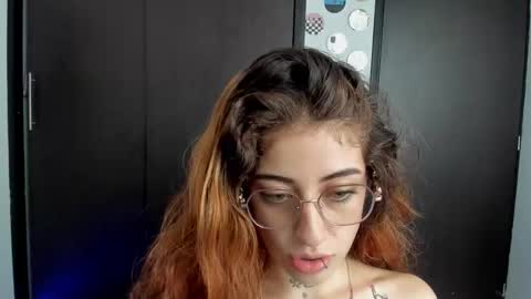 Snapshot of star_shooting chatting on October 11, 8:40 pm star_shooting online show from October 11, 8:40 pm