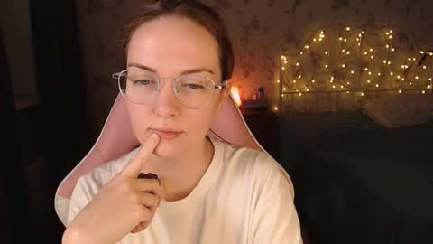 Snapshot of star_shopping chatting on December 23, 12:52 pm Alice online show from December 23, 12:52 pm