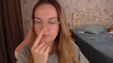 Snapshot of star_shopping chatting on December 27, 11:50 am Alice online show from December 27, 11:50 am