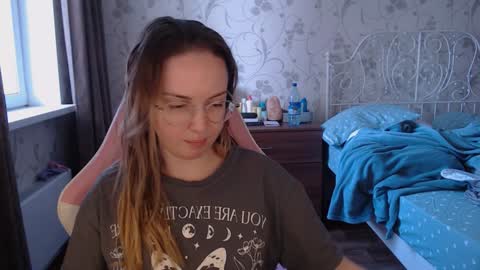 Snapshot of star_shopping chatting on January 1, 6:05 am Alice online show from January 1, 6:05 am