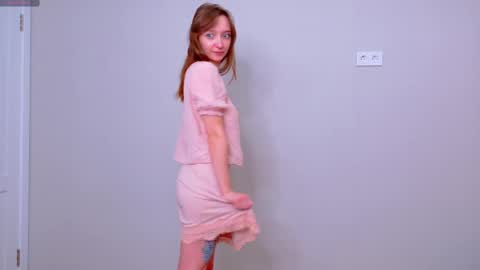 Snapshot of starbeam__ chatting on December 22, 3:03 am Ann online show from December 22, 3:03 am